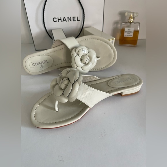 Interlocking CC Logo Leather Slides size 39 - Picture 4 of 14